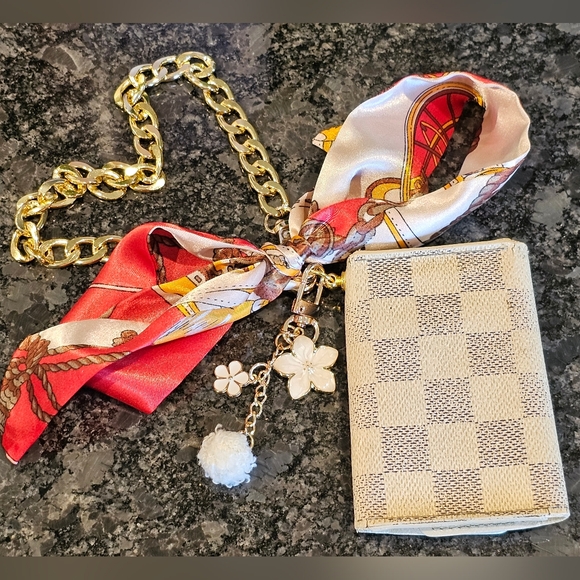 Louis Vuitton Damier Azur Key Case/Holder W/Chain, Twilly & Charm Added - Picture 10 of 17